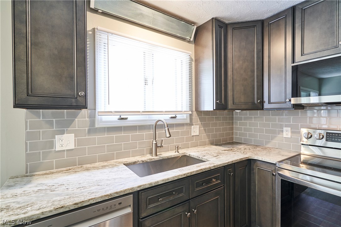 231 College Park Drive Elyria OH 44035