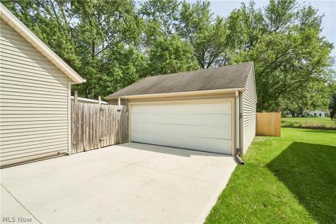 231 College Park Drive Elyria OH 44035