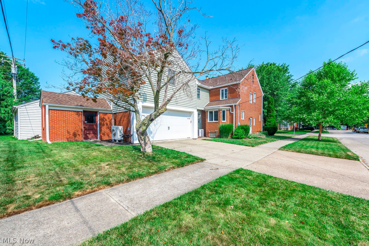 16501 Edgecliff Avenue Cleveland OH 44111