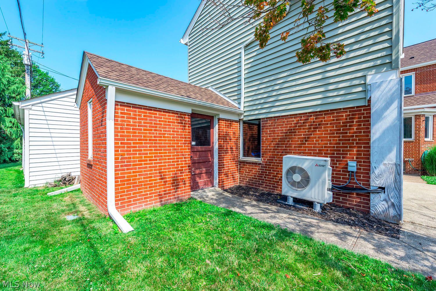 16501 Edgecliff Avenue Cleveland OH 44111