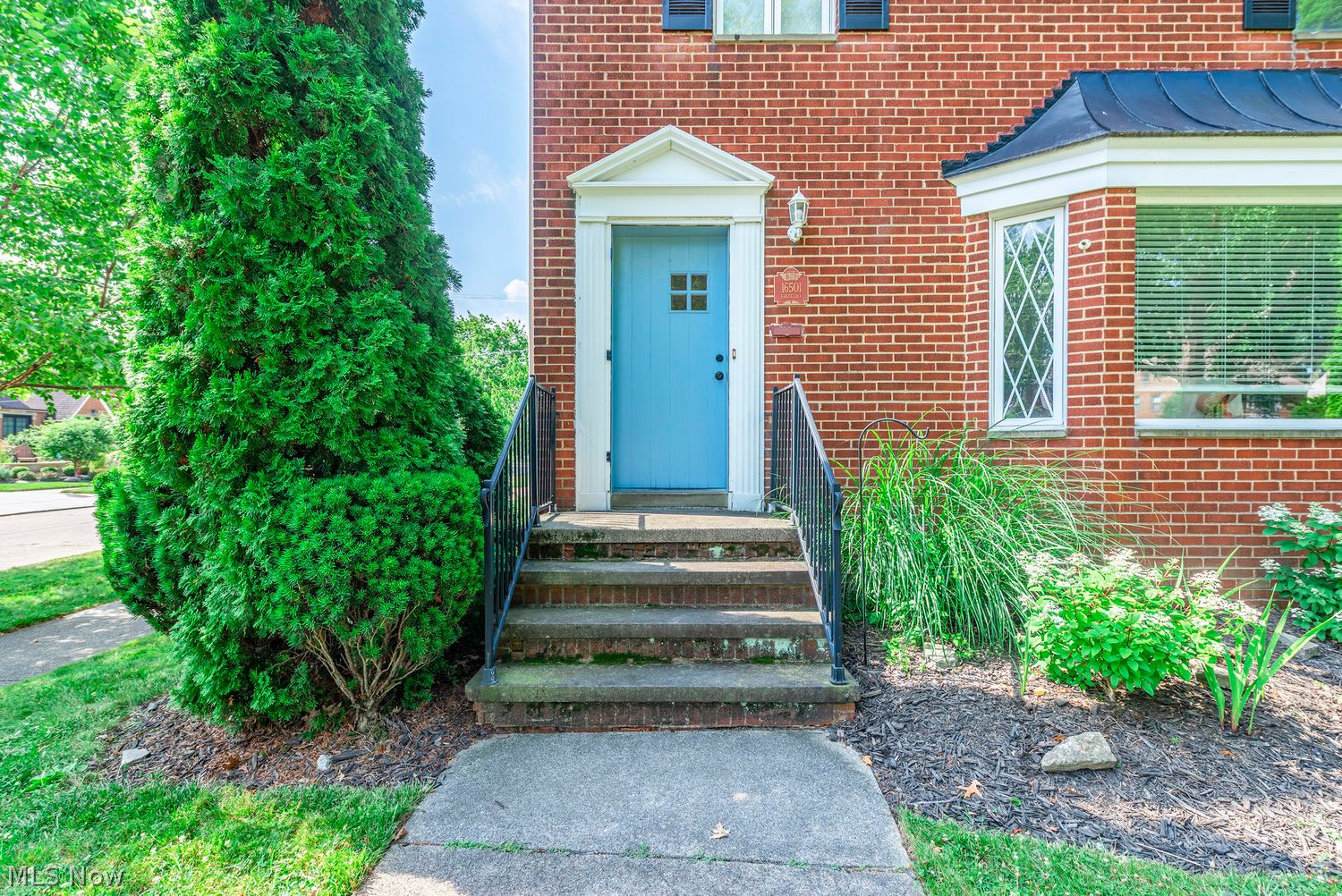 16501 Edgecliff Avenue Cleveland OH 44111