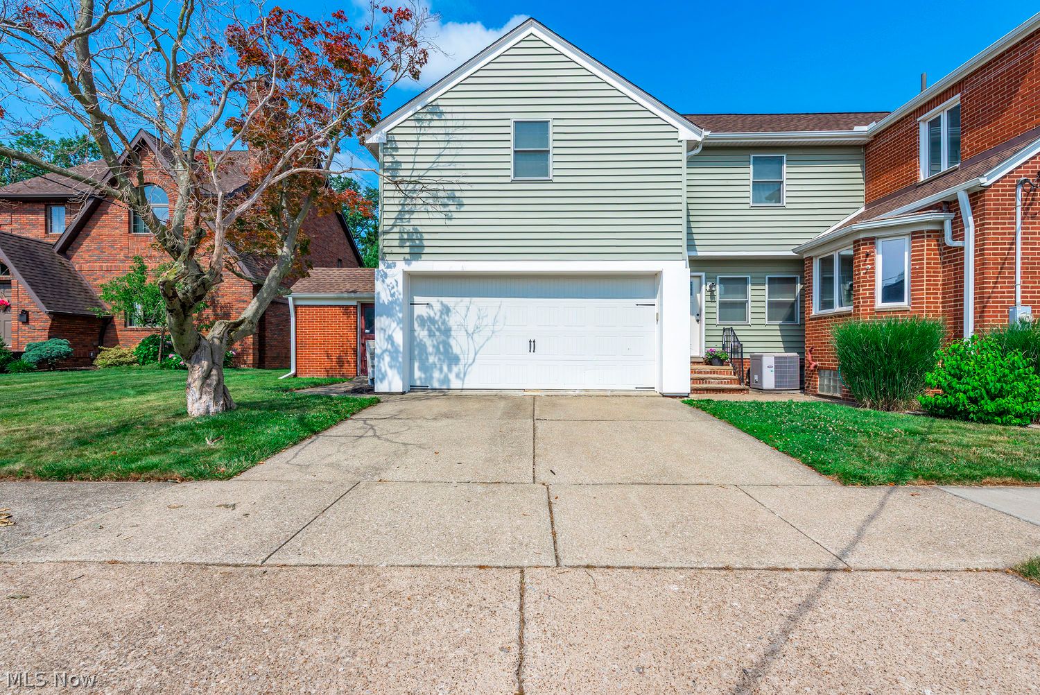 16501 Edgecliff Avenue Cleveland OH 44111