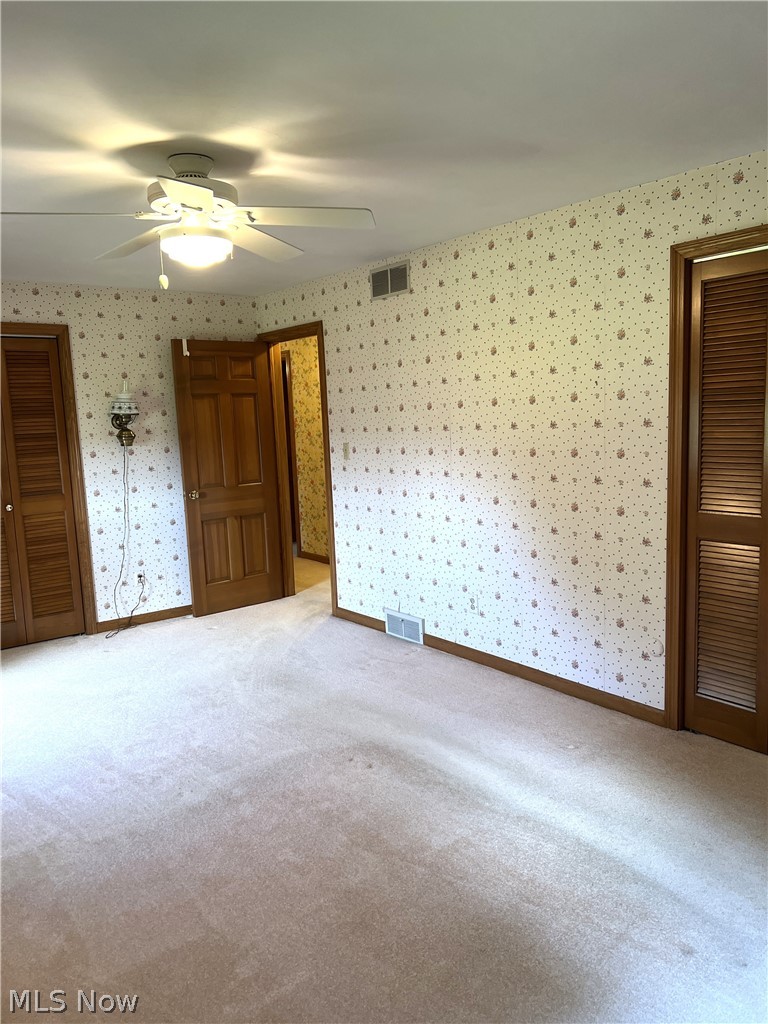 389 W High Street East Palestine OH 44413