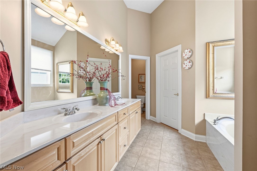 11512 Coopers Run Strongsville OH 44149