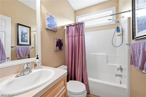 11512 Coopers Run Strongsville OH 44149