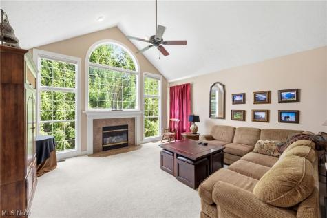 11512 Coopers Run Strongsville OH 44149