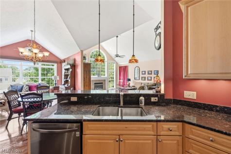 11512 Coopers Run Strongsville OH 44149