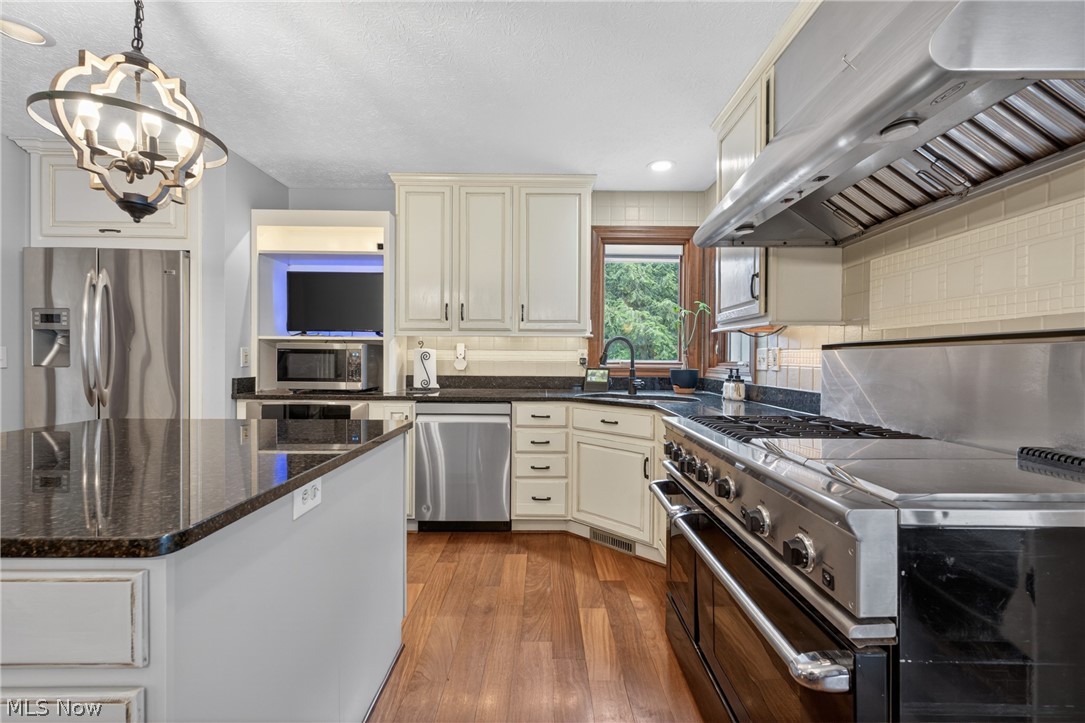 37811 Century Lane Avon OH 44011