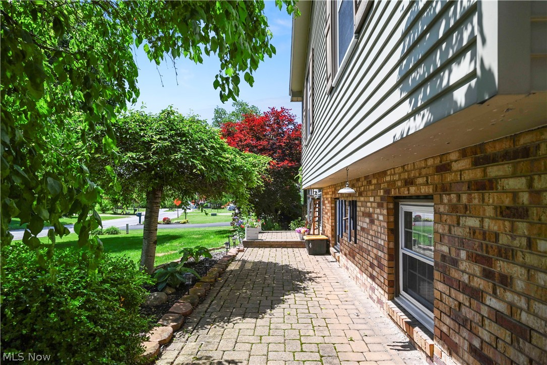 8441 Carriage Hill Drive NE Warren OH 44484