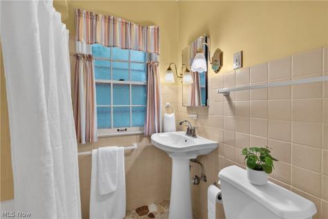 2539 Kingston Road Cleveland Heights OH 44118
