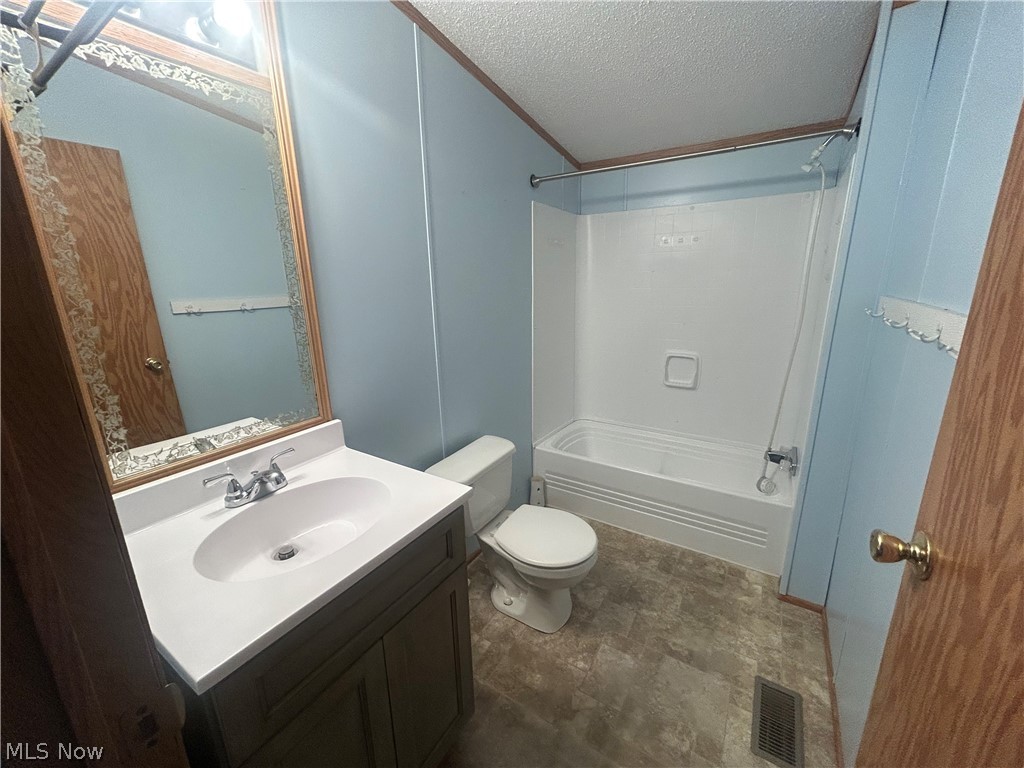 495 S. Pleasant Grove Circle Zanesville OH 43701
