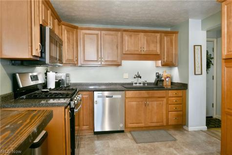 94 Camrose Drive Niles OH 44446