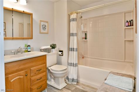 94 Camrose Drive Niles OH 44446