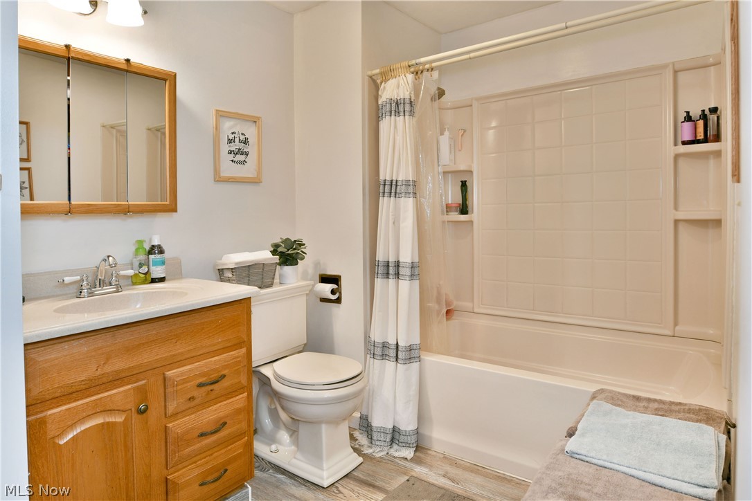 94 Camrose Drive Niles OH 44446