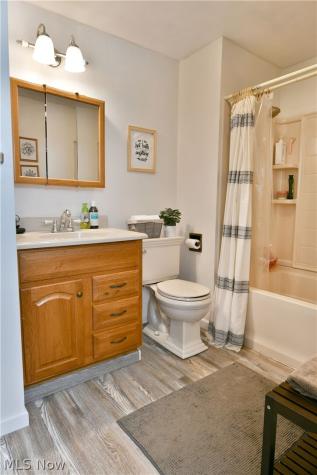 94 Camrose Drive Niles OH 44446