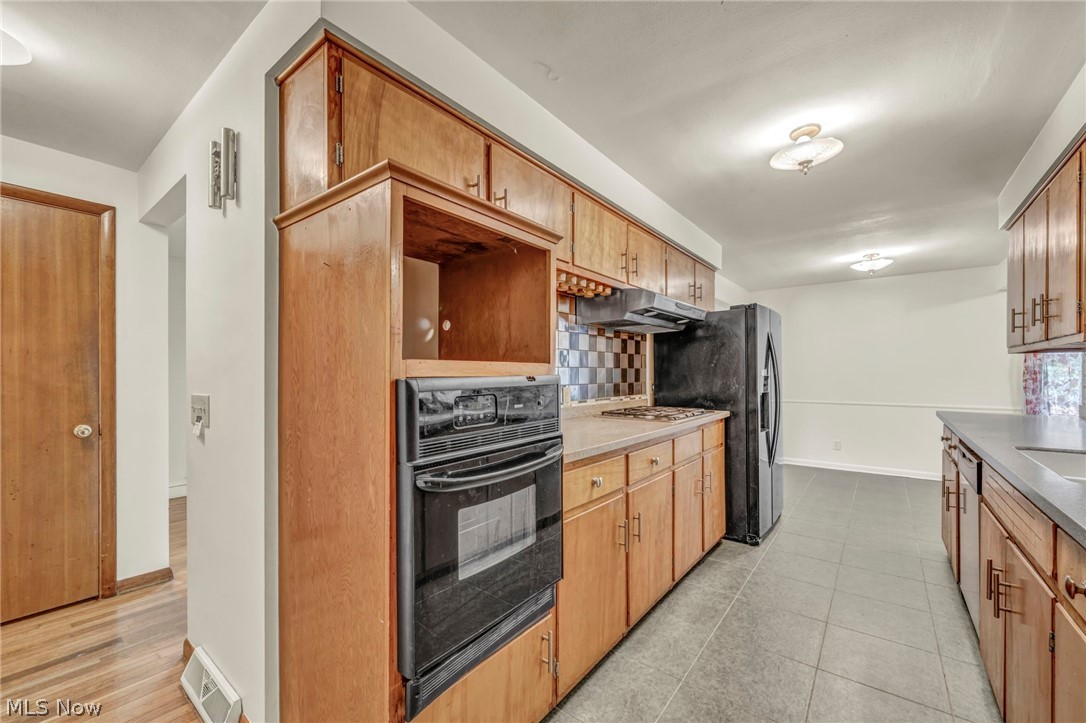 131 Yunker Court Elyria OH 44035