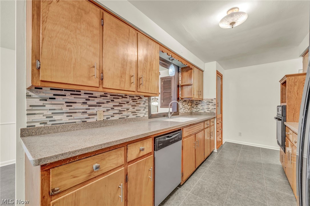 131 Yunker Court Elyria OH 44035