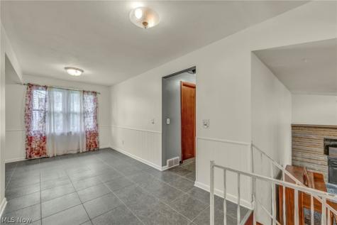 131 Yunker Court Elyria OH 44035