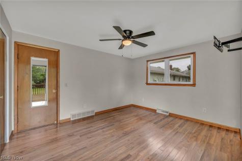 131 Yunker Court Elyria OH 44035