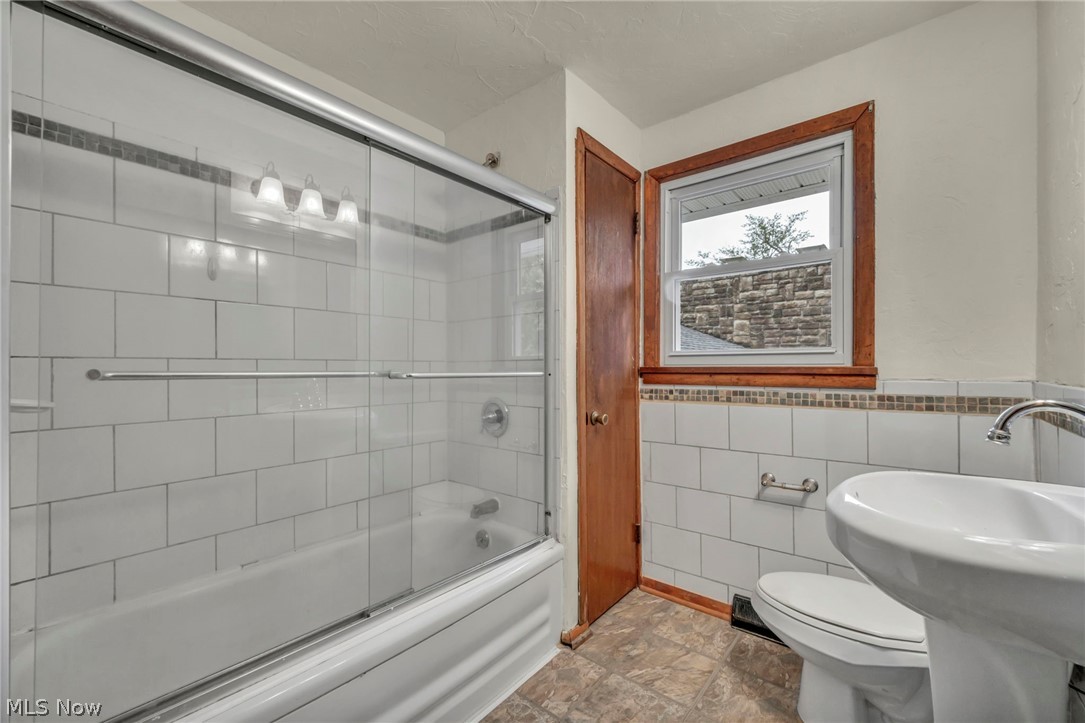 131 Yunker Court Elyria OH 44035