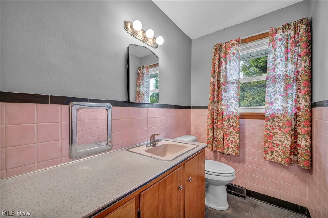131 Yunker Court Elyria OH 44035