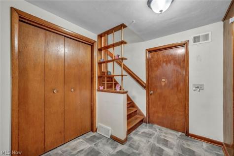 131 Yunker Court Elyria OH 44035