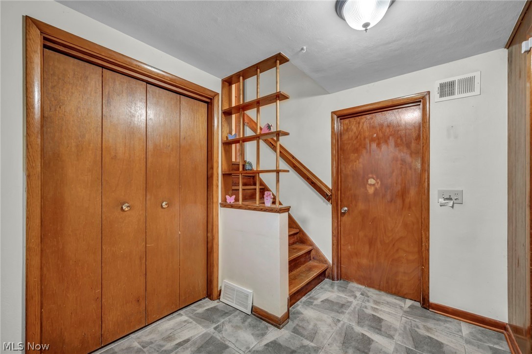 131 Yunker Court Elyria OH 44035