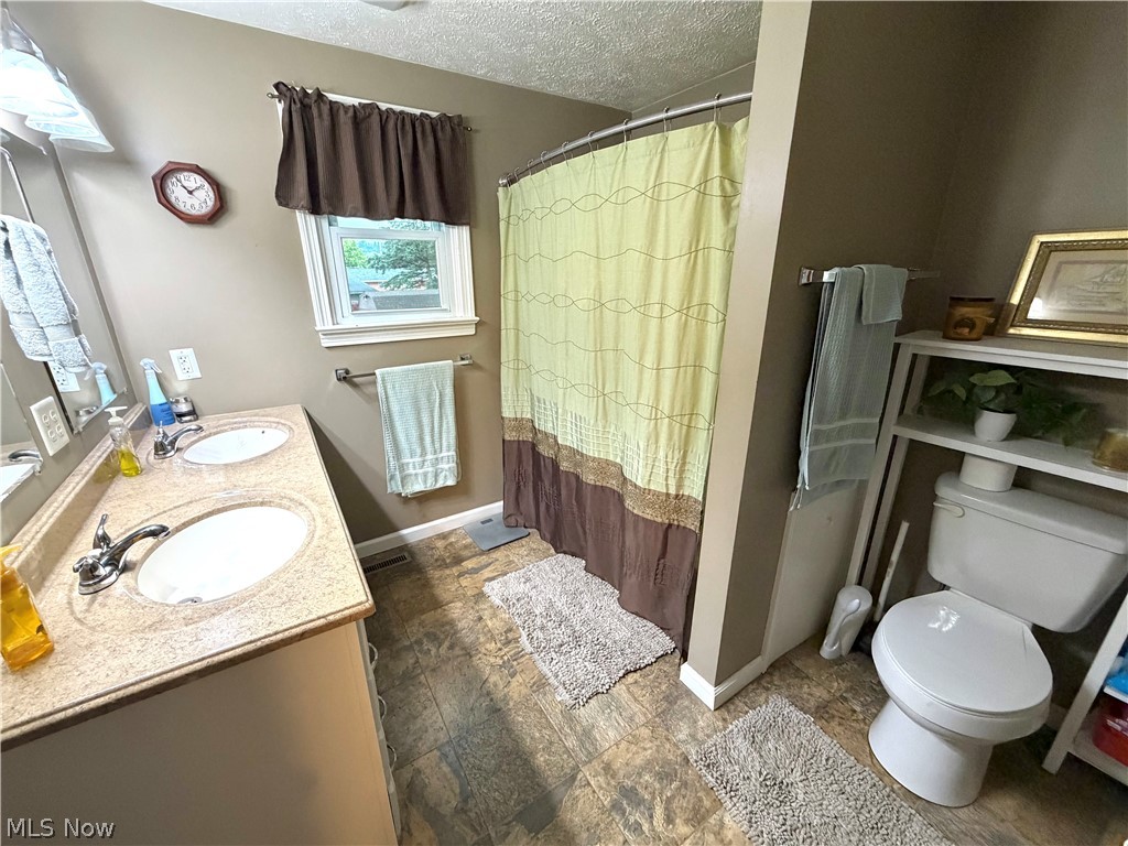 1282 Independence Circle SE New Philadelphia OH 44663