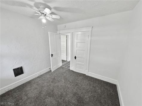 977 Nathaniel Road Cleveland OH 44110