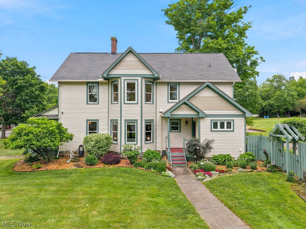 438 E Washington Street Chagrin Falls OH 44022