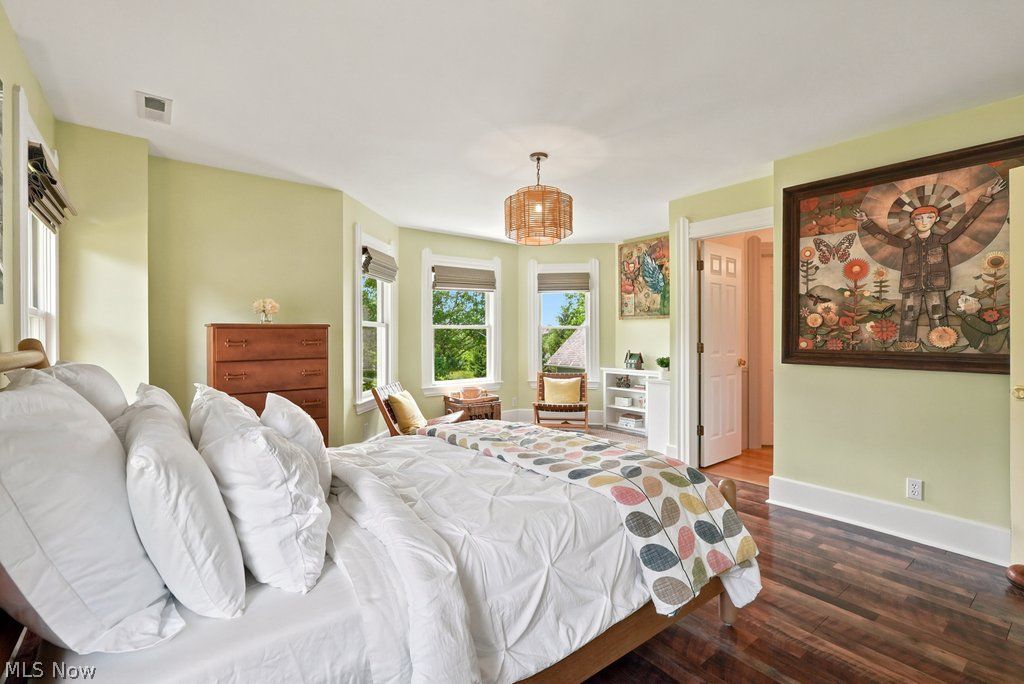 438 E Washington Street Chagrin Falls OH 44022