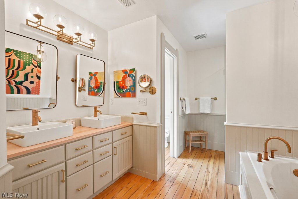 438 E Washington Street Chagrin Falls OH 44022