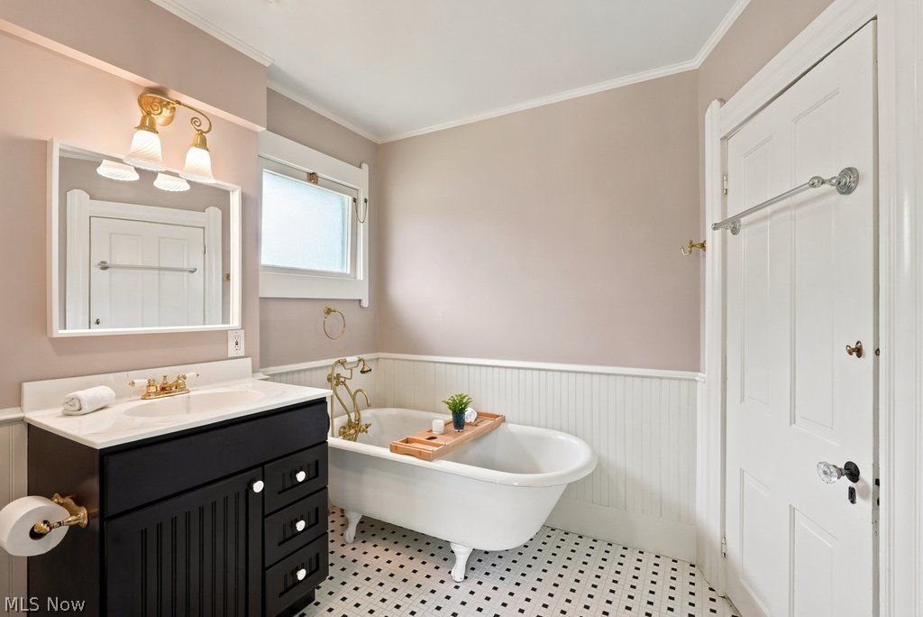 438 E Washington Street Chagrin Falls OH 44022
