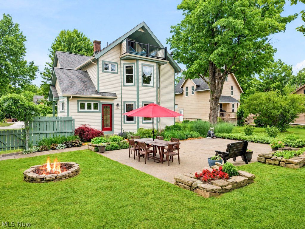 438 E Washington Street Chagrin Falls OH 44022