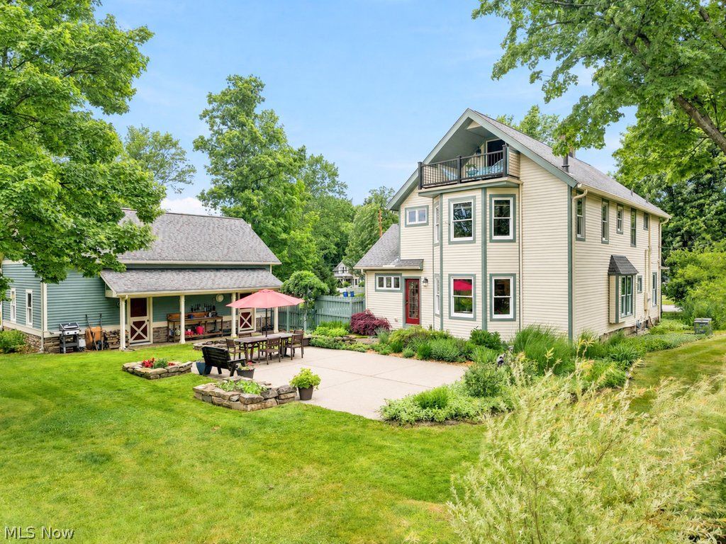 438 E Washington Street Chagrin Falls OH 44022