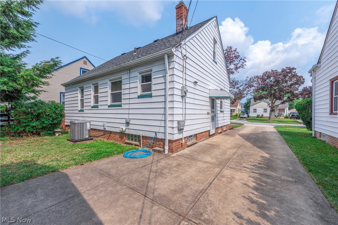 8811 Behrwald Avenue Brooklyn OH 44144