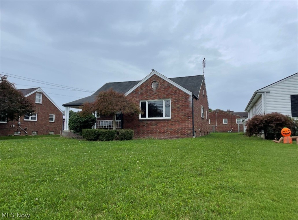 857 5th Street Struthers OH 44471