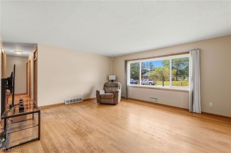 2075 Heatherlane Drive Broadview Heights OH 44147