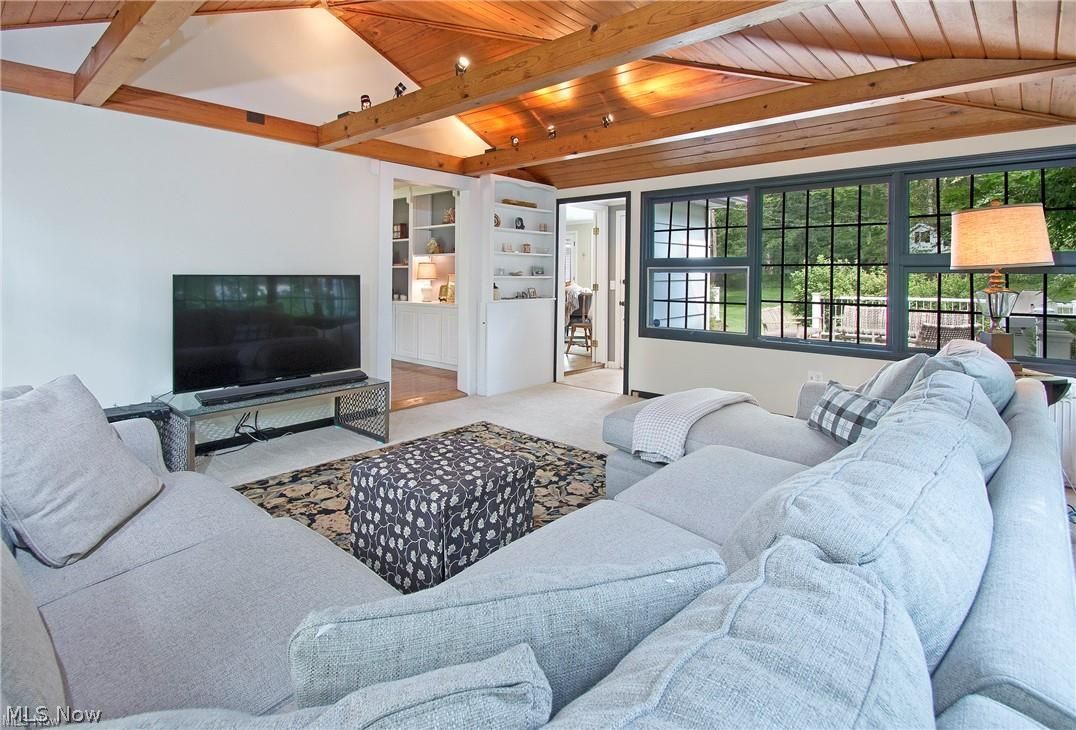 8282 Valley Drive Chagrin Falls OH 44023