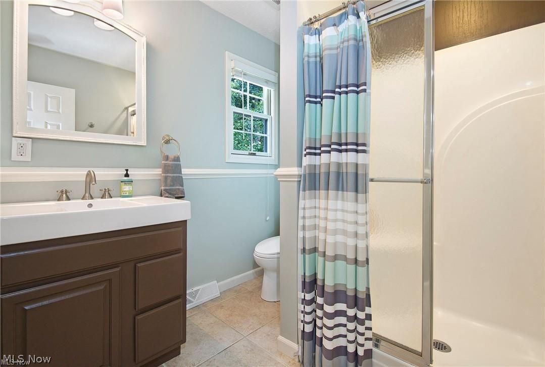 8282 Valley Drive Chagrin Falls OH 44023