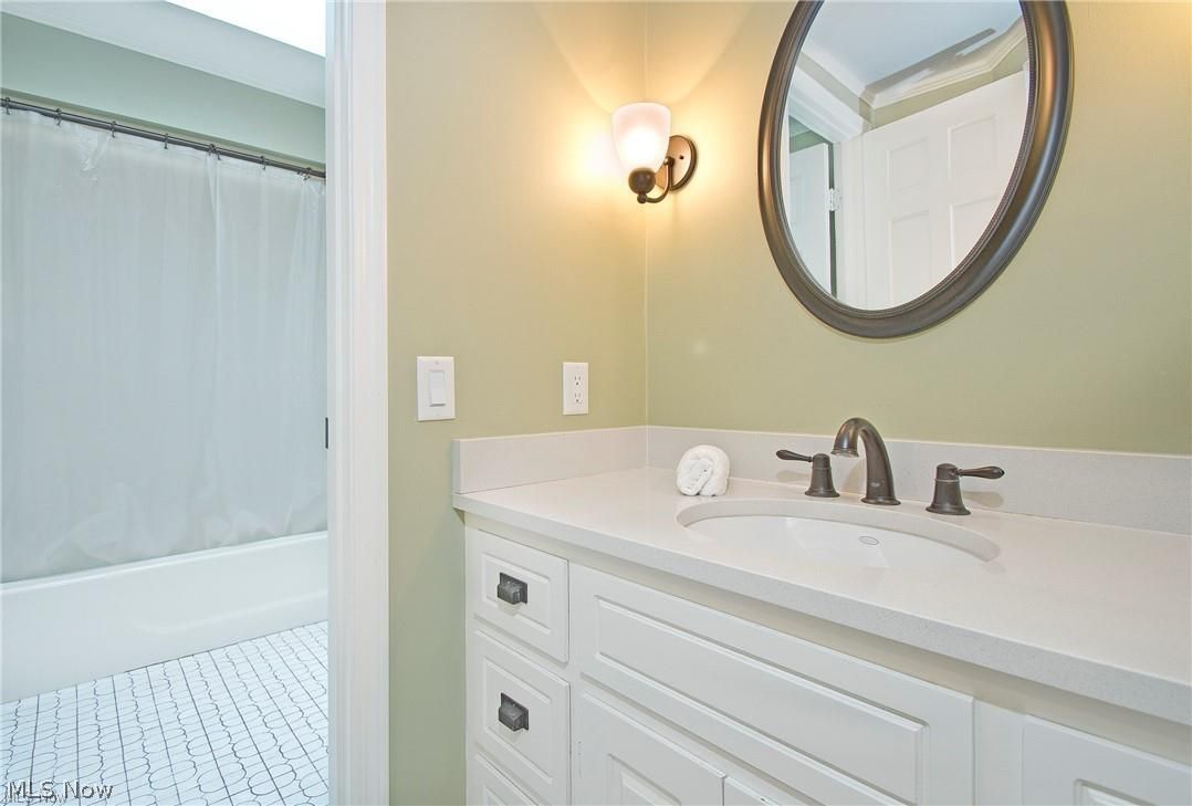 8282 Valley Drive Chagrin Falls OH 44023