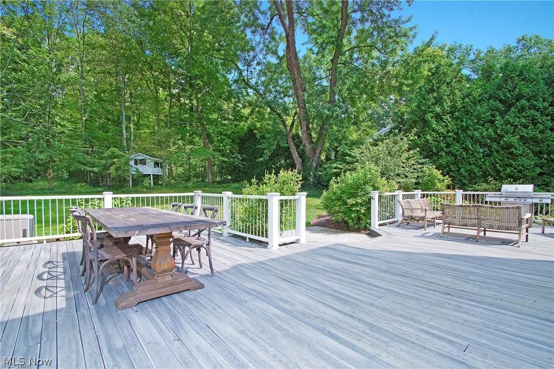 8282 Valley Drive Chagrin Falls OH 44023