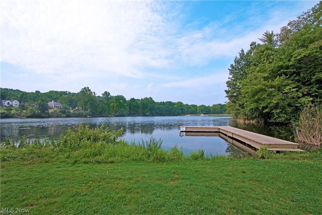 8282 Valley Drive Chagrin Falls OH 44023