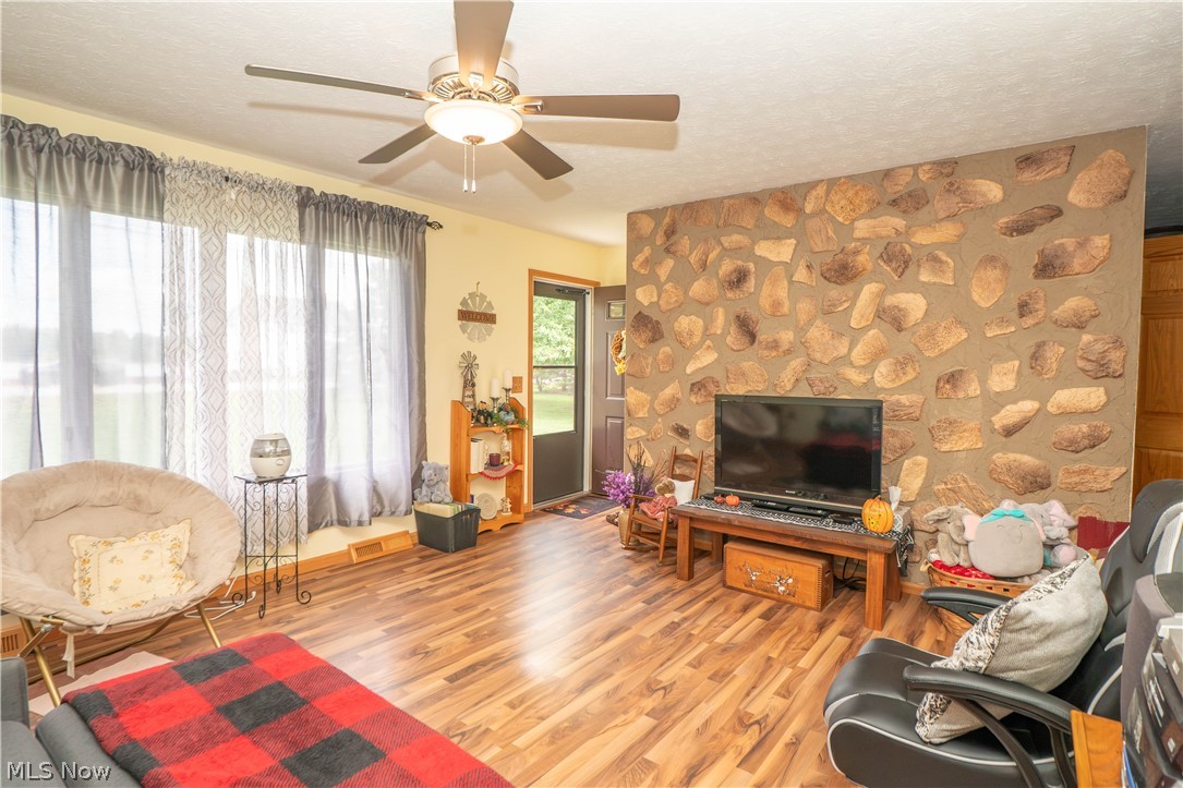 8835 Dover Road Apple Creek OH 44606