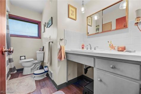 126 Clinton Avenue Akron OH 44301