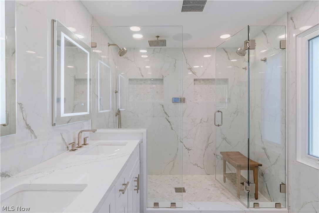 2711 Green Road Shaker Heights OH 44122