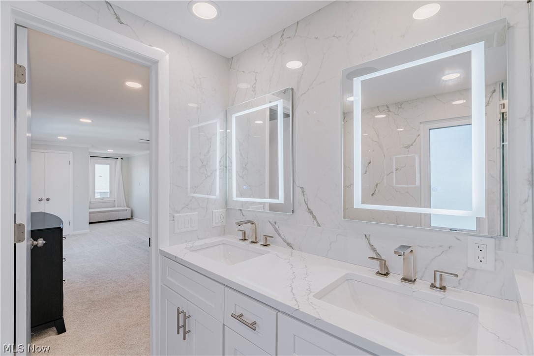 2711 Green Road Shaker Heights OH 44122
