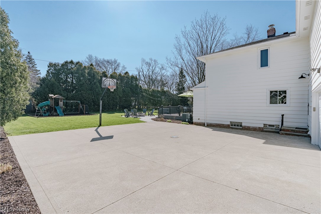 2711 Green Road Shaker Heights OH 44122