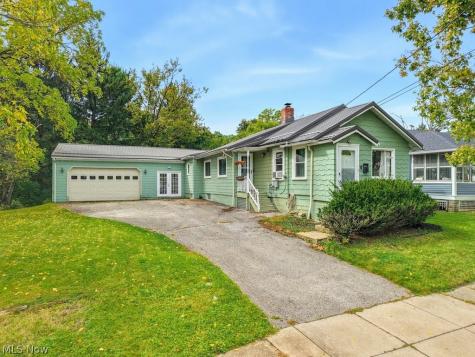 32 Oakwood Avenue Bedford OH 44146