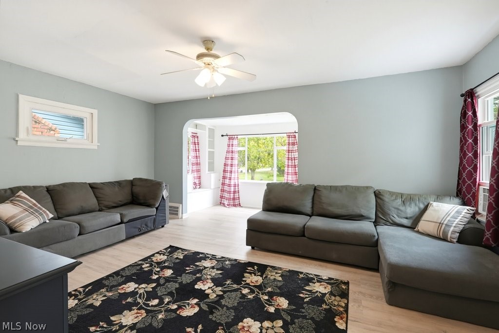 32 Oakwood Avenue Bedford OH 44146